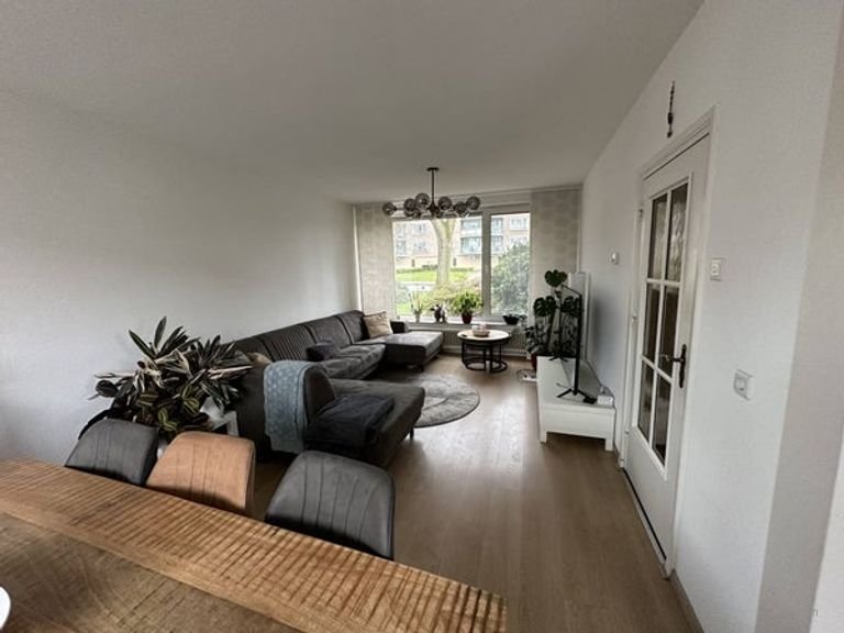 Corner house with garden and driveway in Geleen-Zuid - Image 2