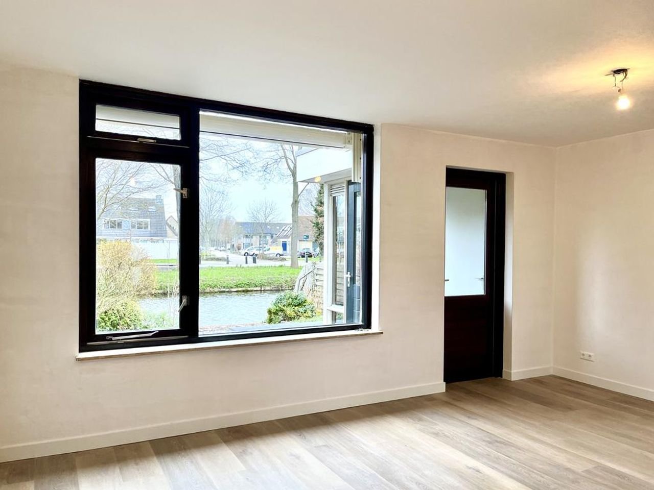 Hoekwoning met tuin aan vaarwater - Afbeelding 2