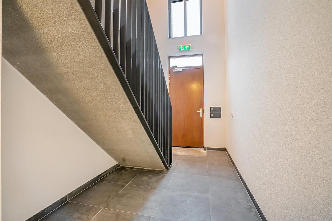 New 2-bedroom apartment with terrace - Image 3