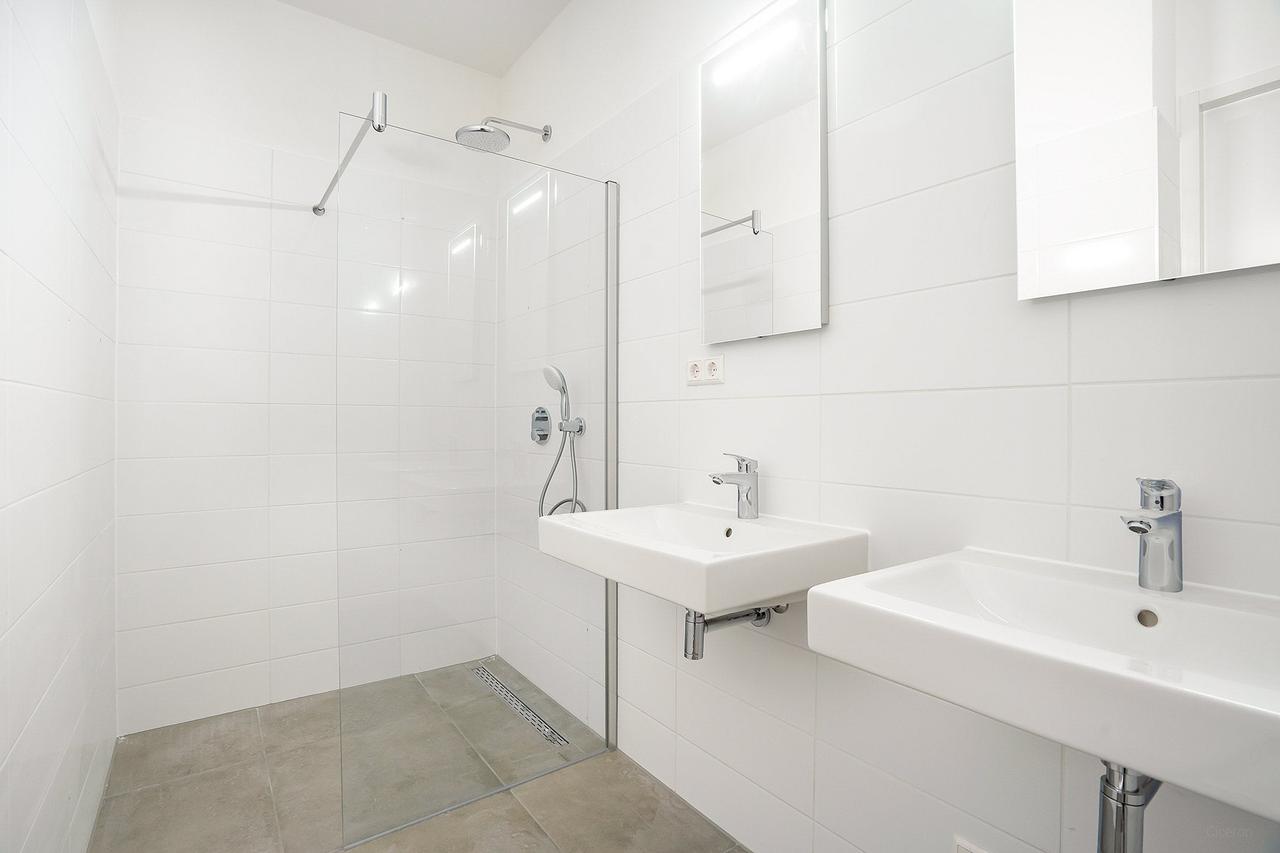New 2-bedroom apartment with terrace - Image 8