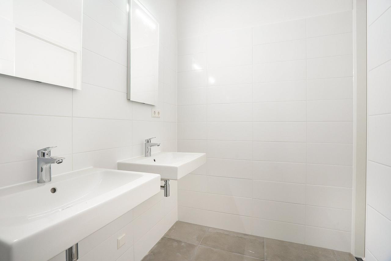New 2-bedroom apartment with terrace - Image 10