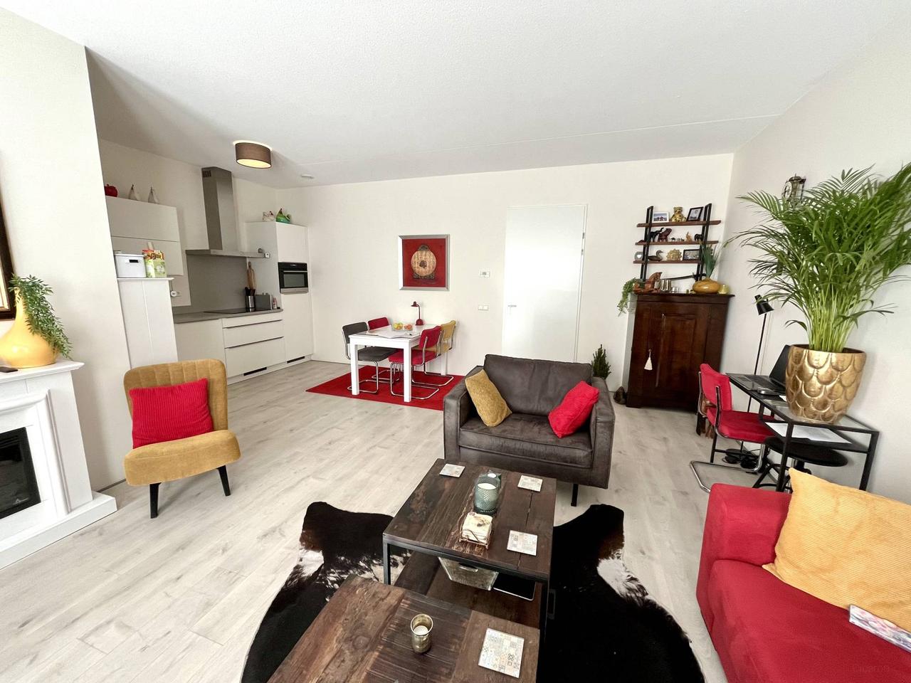New 2-bedroom apartment with terrace - Image 11