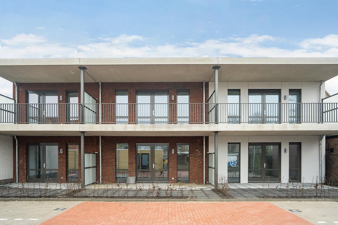 New 2-bedroom apartment with terrace - Image 14