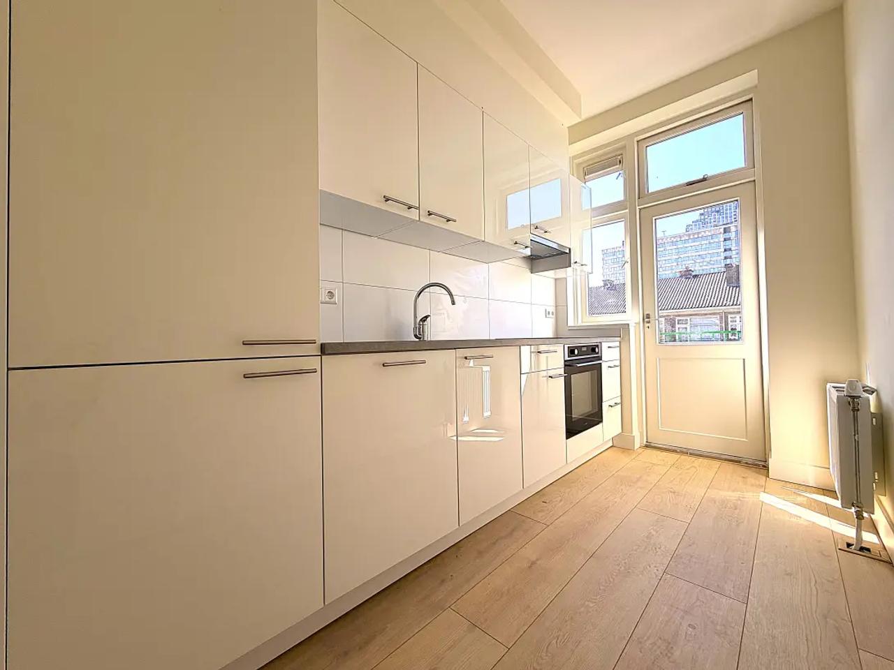 89 m² appartement met balkon in Bezuidenhout - Afbeelding 2