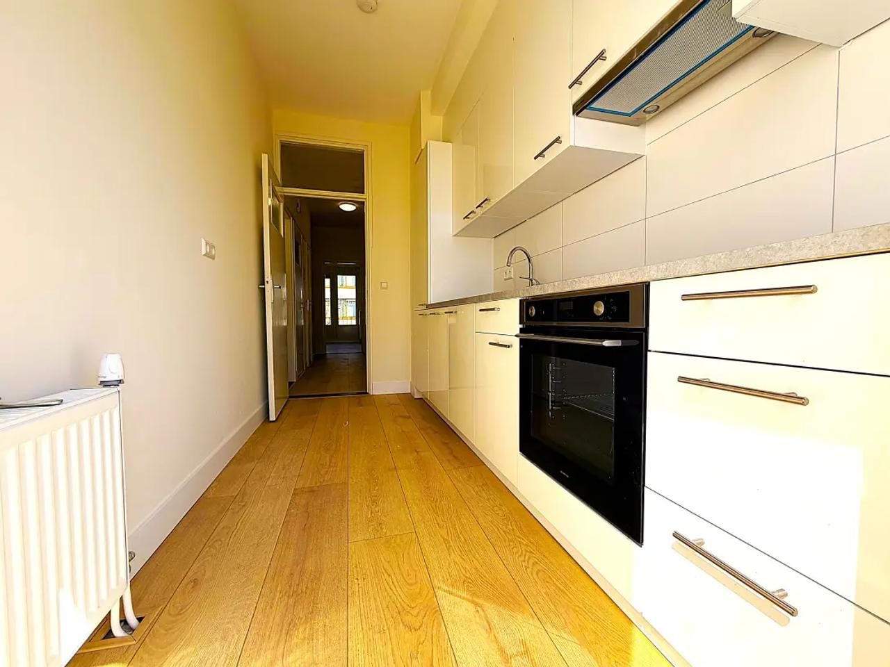 89 m² appartement met balkon in Bezuidenhout - Afbeelding 3