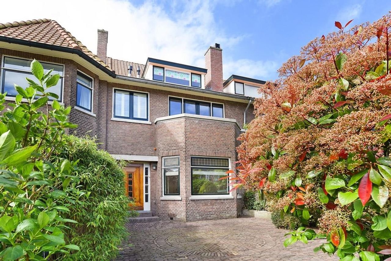 Townhouse of 185 m² with sunny garden - Image 2