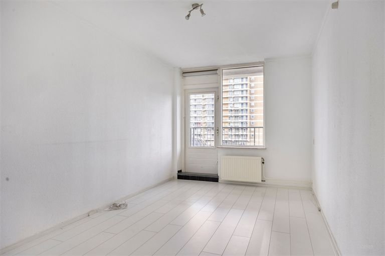 100 m² apartment with 2 balconies in city center - Image 5
