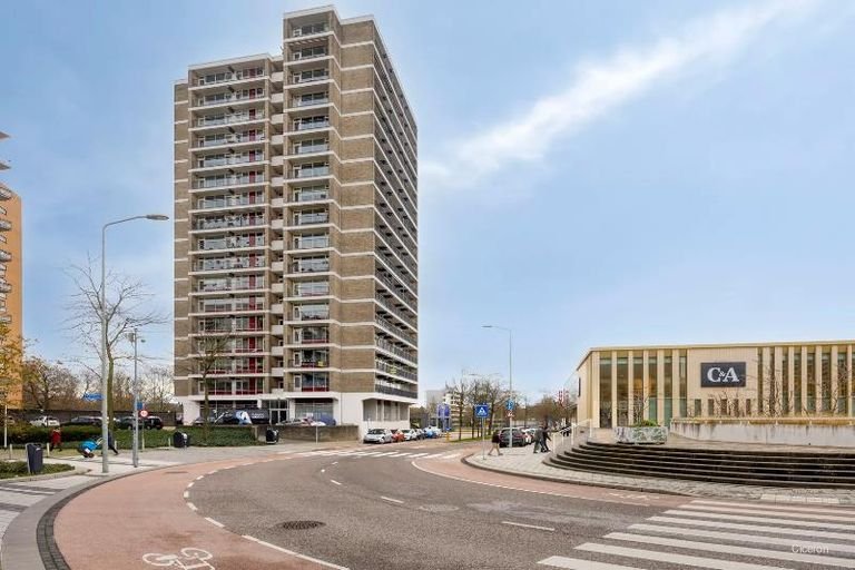 100 m² apartment with 2 balconies in city center - Image 8
