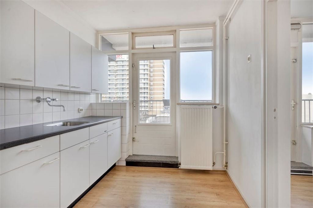 100 m² apartment with 2 balconies in city center - Image 2