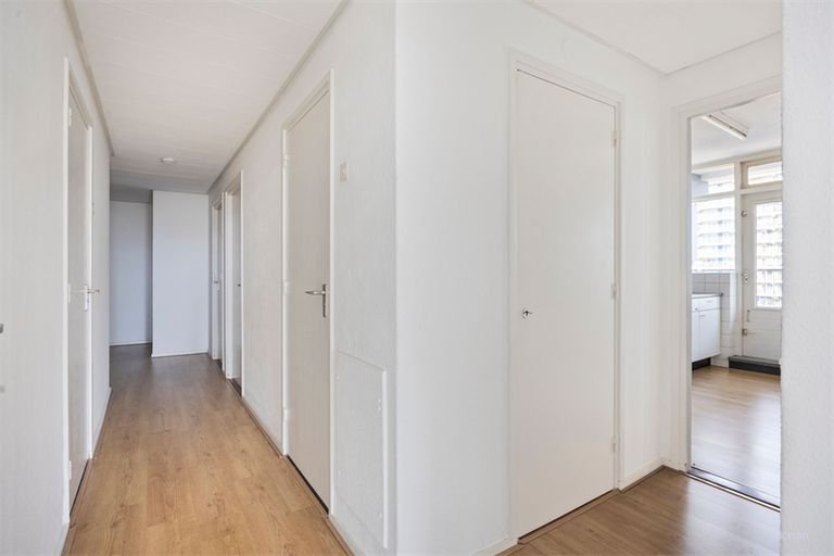 100 m² apartment with 2 balconies in city center - Image 7