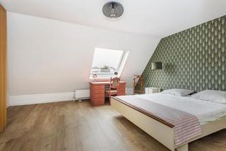 Spacious family home with garden in Wassenaar - Image 11