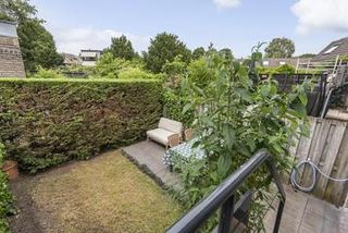 Spacious family home with garden in Wassenaar - Image 6