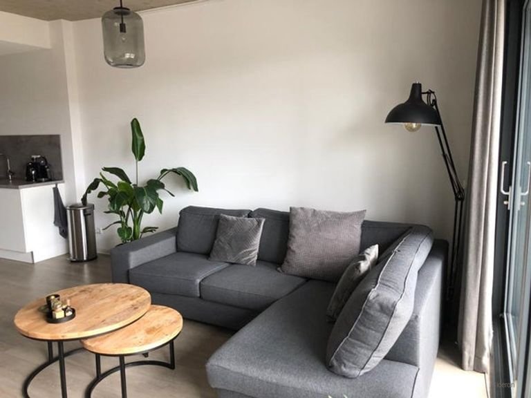 Bright 1-bedroom apartment with elevator - Image 2