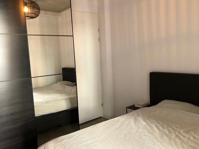 Bright 1-bedroom apartment with elevator - Image 6