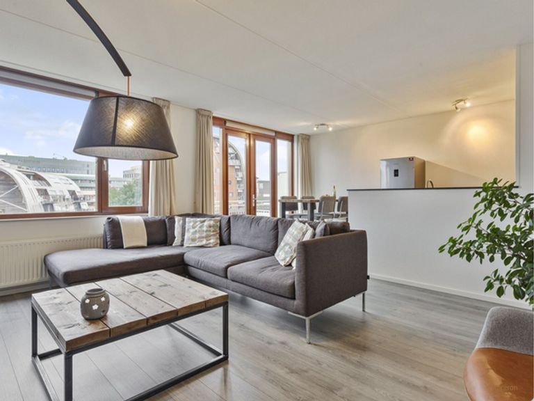 Apartment with balcony by the water - Image 2