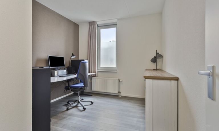 Apartment with balcony by the water - Image 15