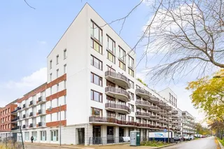 Apartment with balcony by the water