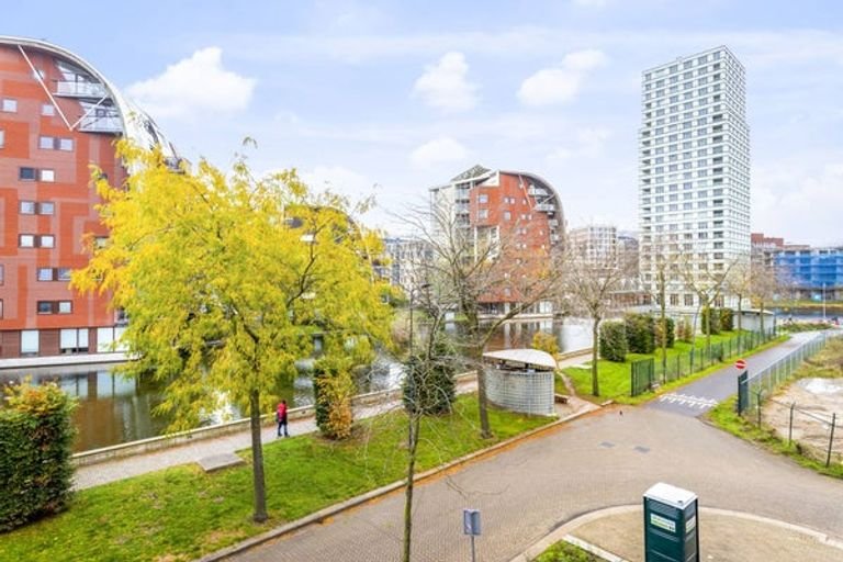 Apartment with balcony by the water - Image 22