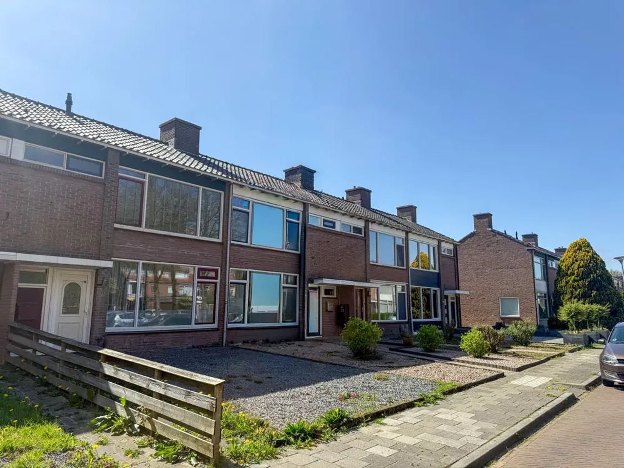 Gemeubileerde tussenwoning met 2 tuinen - Afbeelding 1
