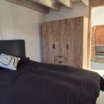 Furnished home in a green setting - Image 17