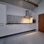 Furnished home in a green setting - Image 8