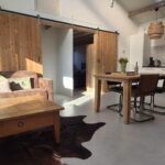 Furnished home in a green setting - Image 14