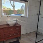 Furnished home in a green setting - Image 18
