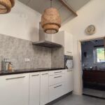Furnished home in a green setting - Image 16