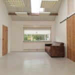 Furnished home in a green setting - Image 7
