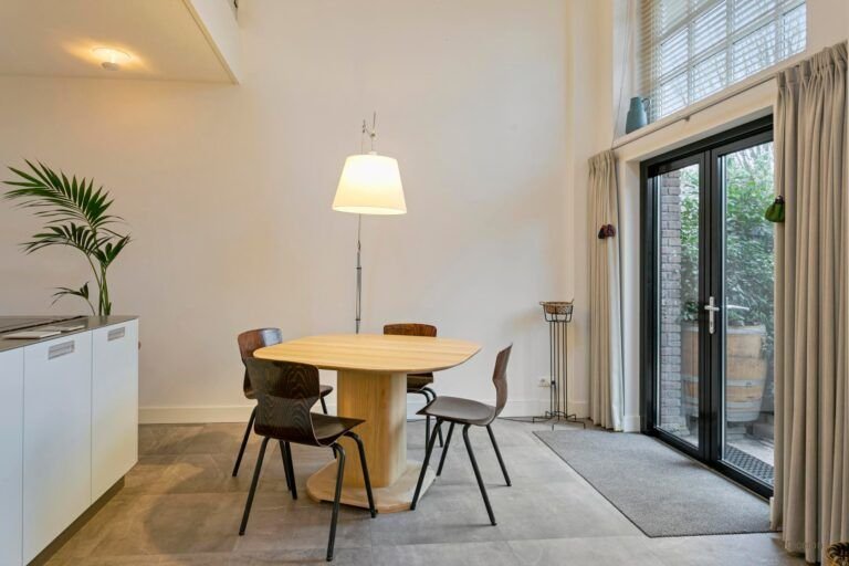 Furnished loft in former gymnasium - Image 5