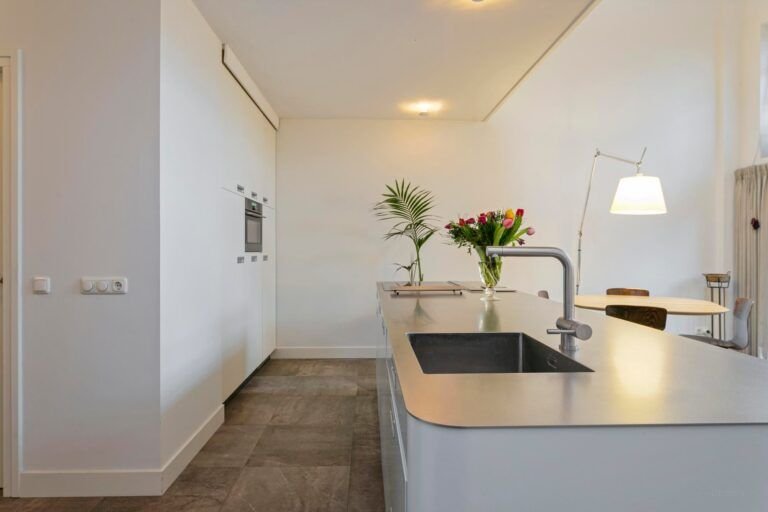 Furnished loft in former gymnasium - Image 7