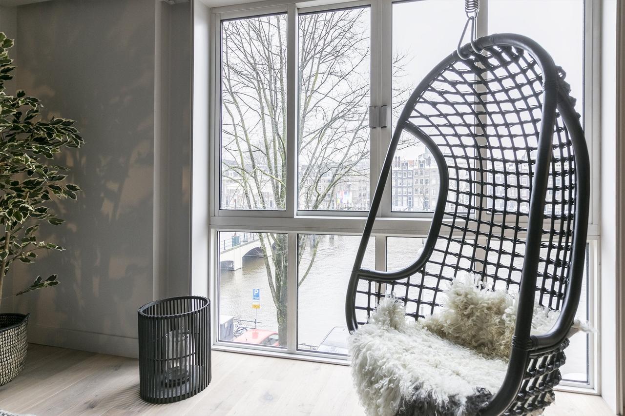 Riverside Living on the Amstel with Lift and Balcony - Image 3