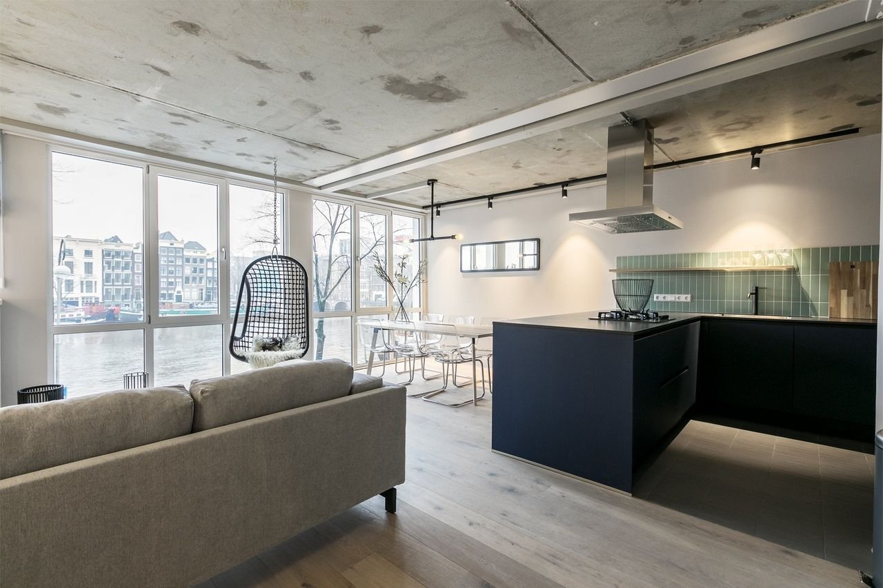 Industrieel appartement aan de Amstel met lift - Afbeelding 2