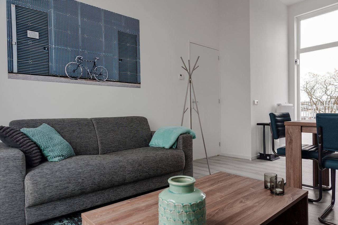 Furnished 2-room apartment with terrace - Image 1