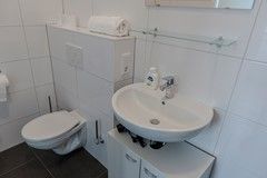 Furnished 2-room apartment with terrace - Image 13