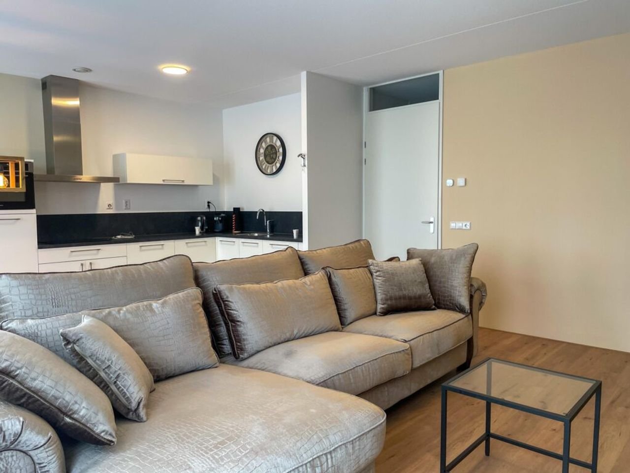 74 m2 apartment with 2 bedrooms - Image 6