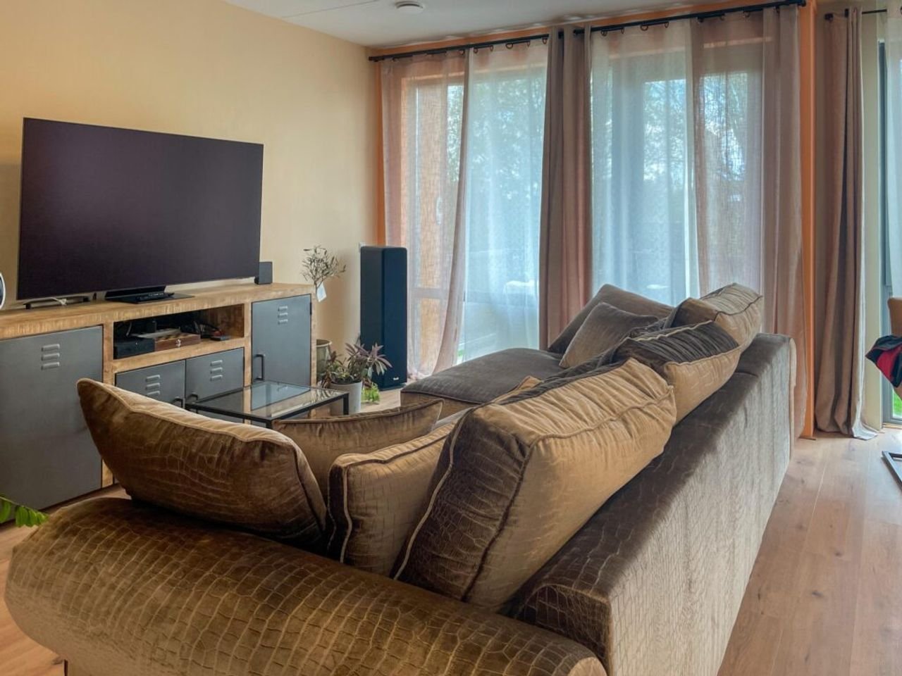74 m2 apartment with 2 bedrooms - Image 2