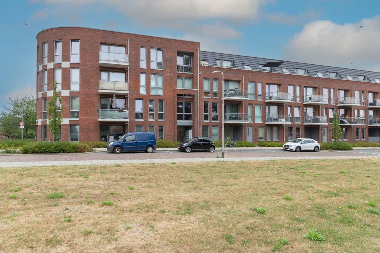 74 m2 apartment with 2 bedrooms - Image 8