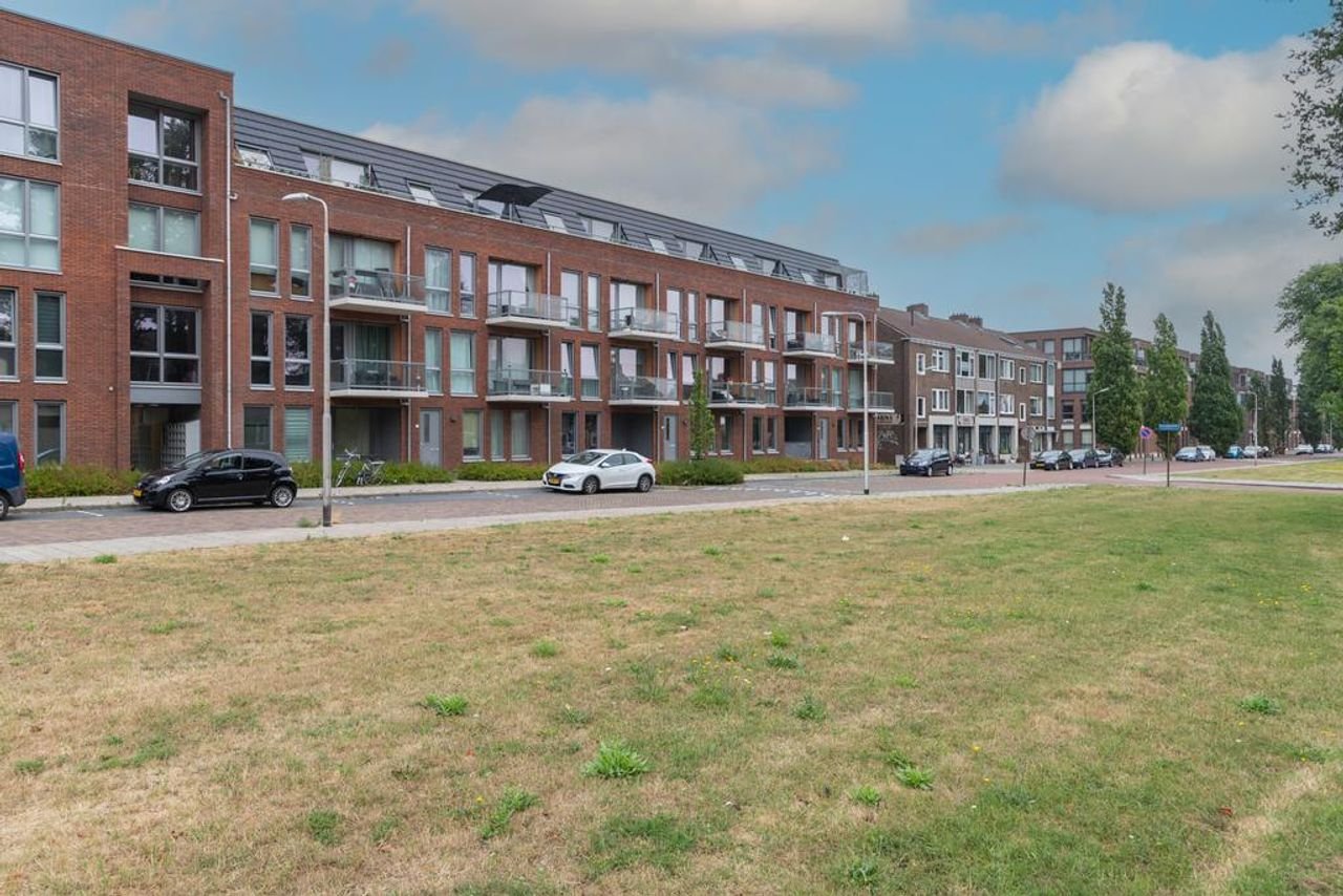 74 m2 apartment with 2 bedrooms - Image 17