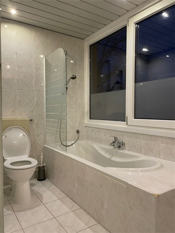 Furnished maisonette with roof terrace - Image 5