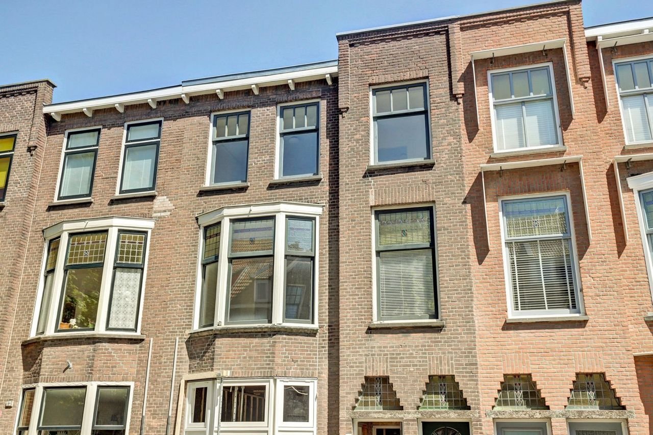 Double upper-level apartment with large roof terrace - Image 5