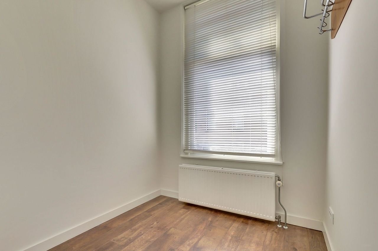 Double upper-level apartment with large roof terrace - Image 8