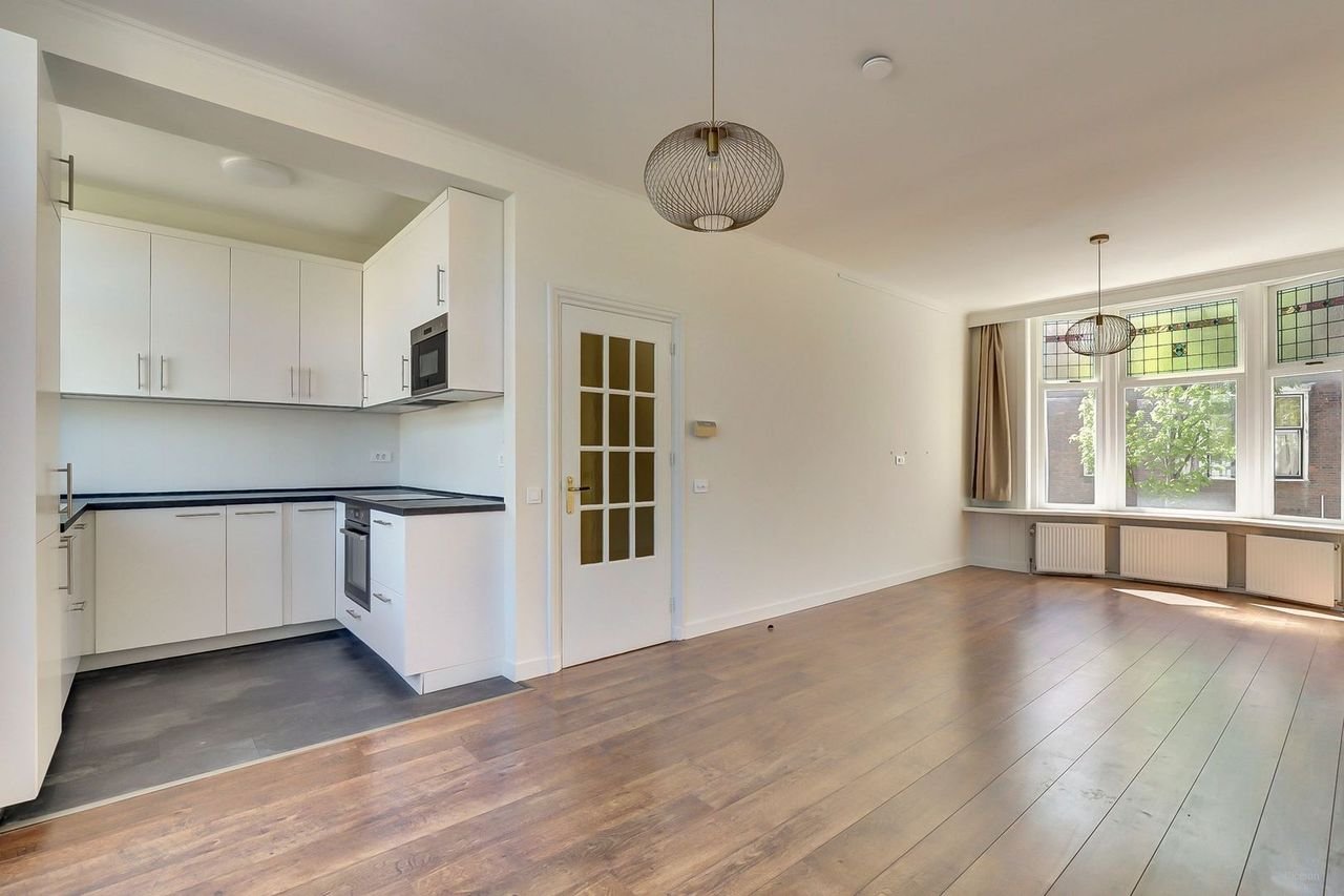 Double upper-level apartment with large roof terrace - Image 16
