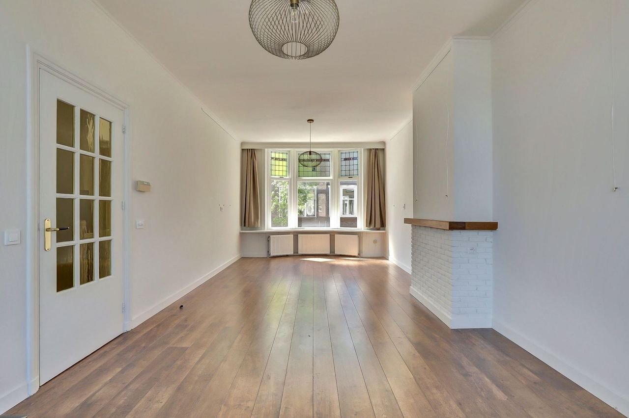 Double upper-level apartment with large roof terrace - Image 10