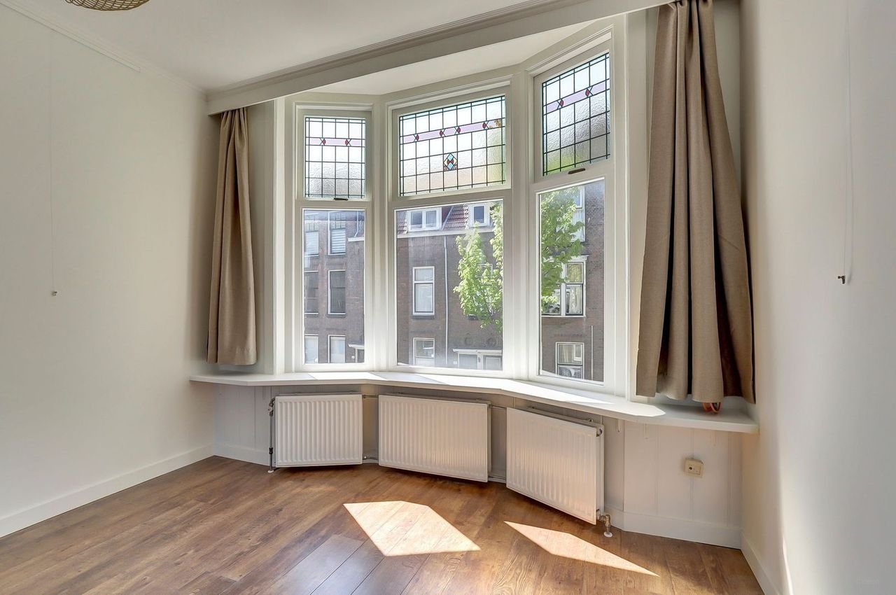 Double upper-level apartment with large roof terrace - Image 12