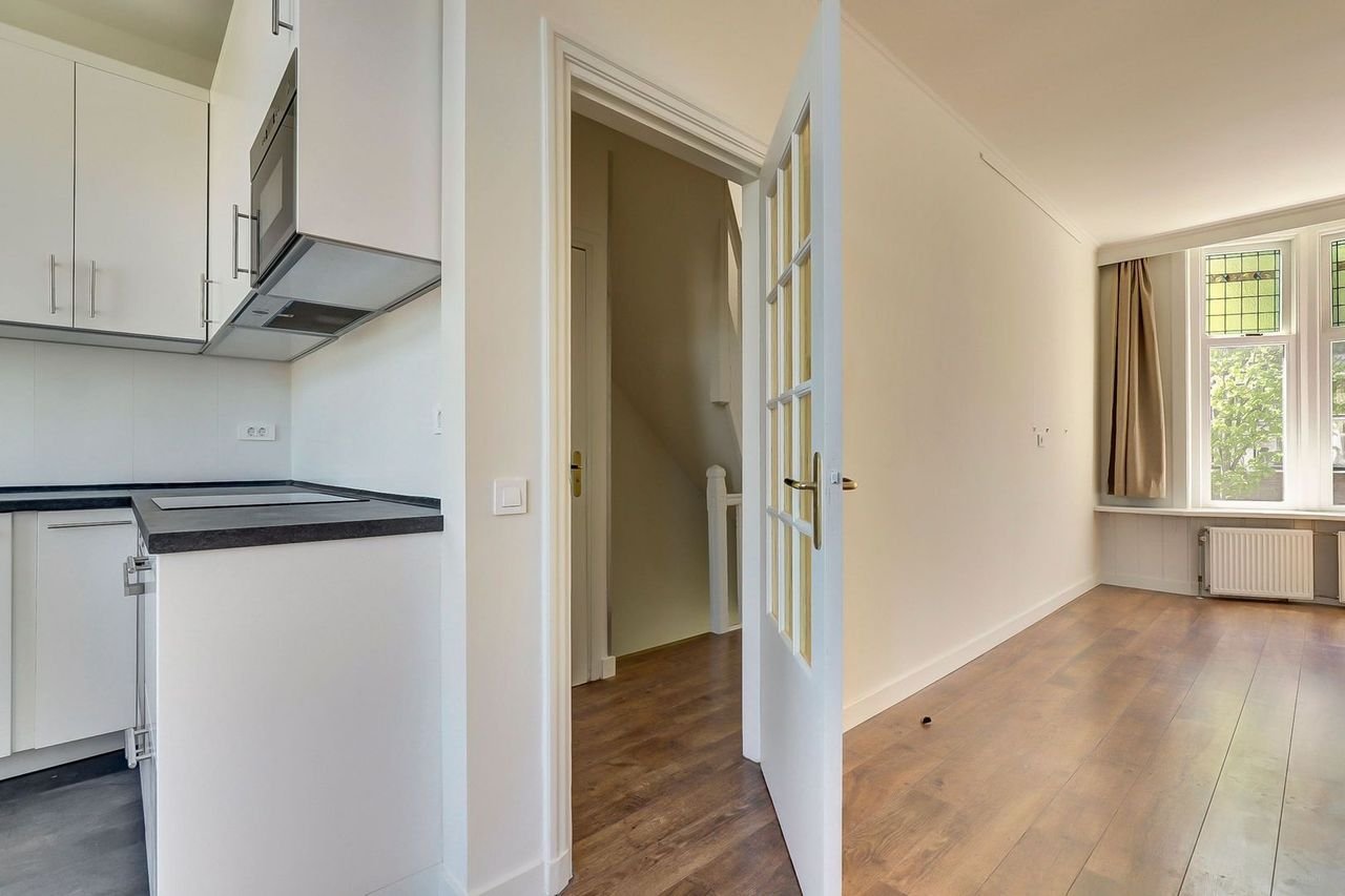 Double upper-level apartment with large roof terrace - Image 21