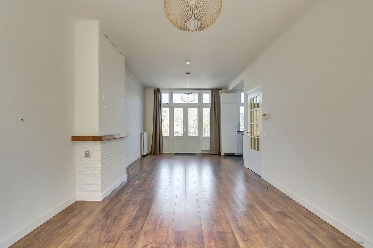 Double upper-level apartment with large roof terrace - Image 15
