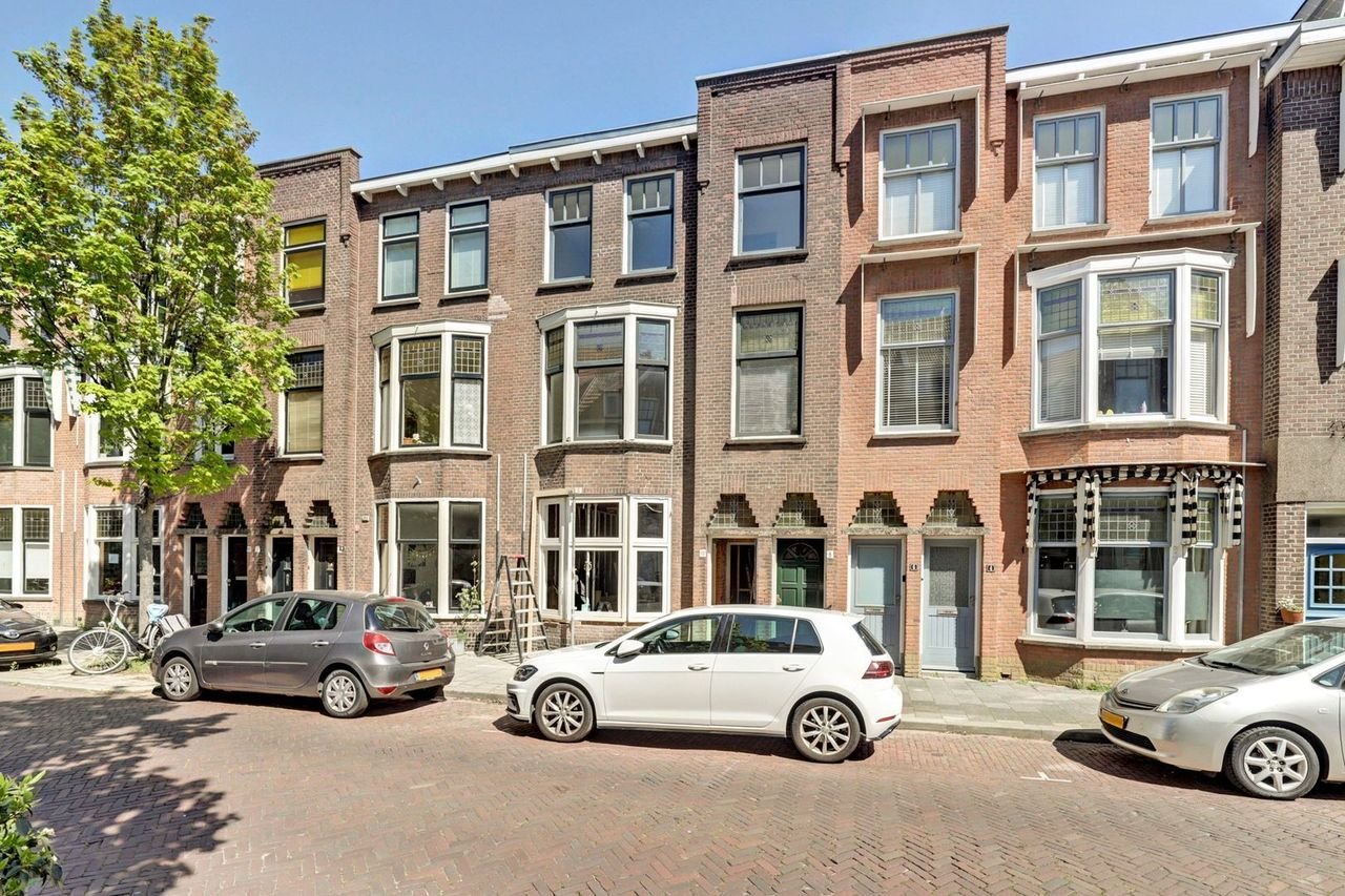Double upper-level apartment with large roof terrace - Image 4