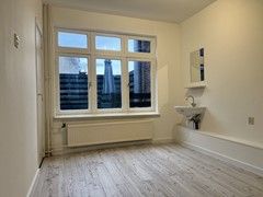 1-bedroom apartment close to the city center - Image 6