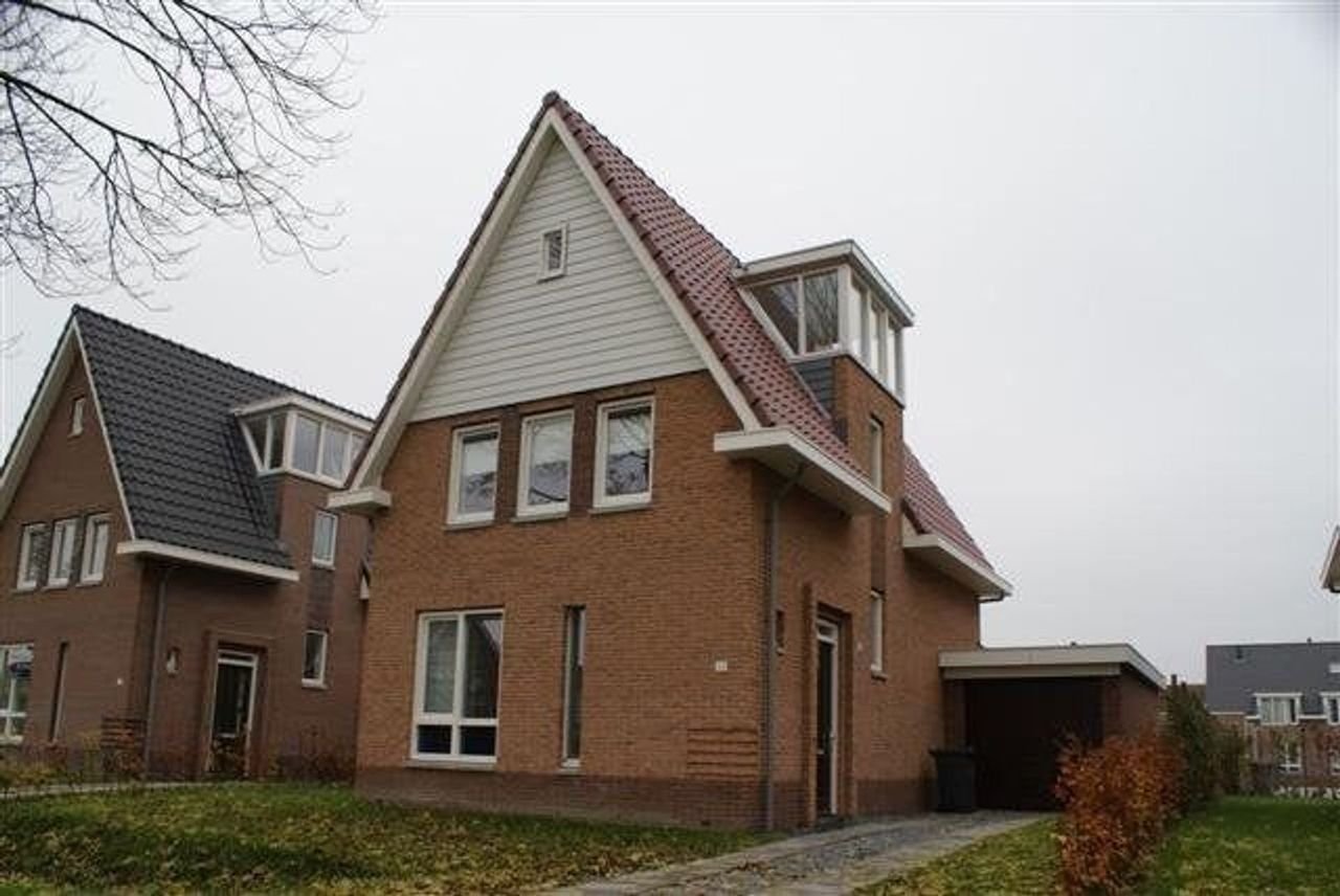 Detached living near the Lek river - Image 1